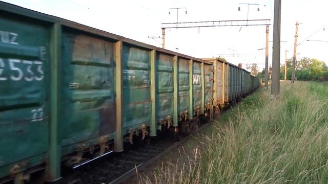 Електровози ВЛ80Т-714 і ВЛ80К-481 прибувають з вантажним поїздом в парк Батарівка станції Клепарів смотреть онлайн
