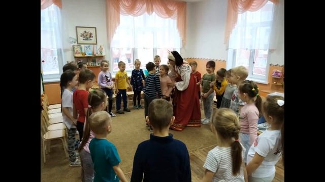 Ребятки отмечают весёлый праздник Святки смотреть онлайн