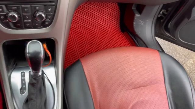 Opel Astra J с новыми ковриками от Mosteo смотреть онлайн