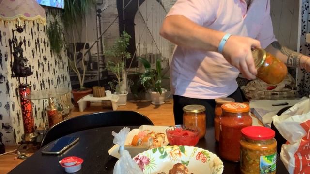 Мукбанг?суши мастер порадовал количеством соуса и имбиря смотреть онлайн