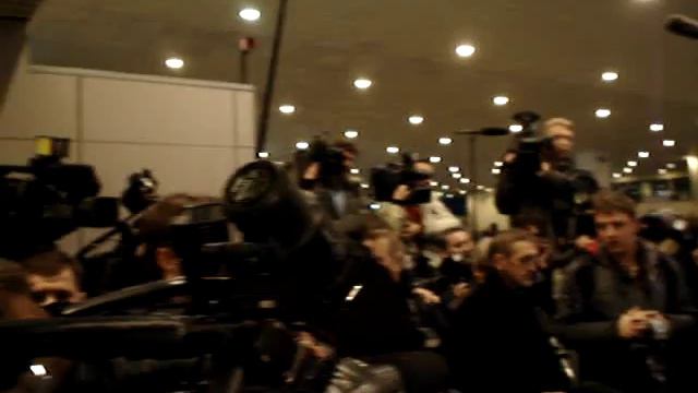 Журналисты ожидают Виталия Калоева смотреть онлайн