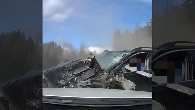 Volvo против фуры. Водитель выжил в лобовом столкновении