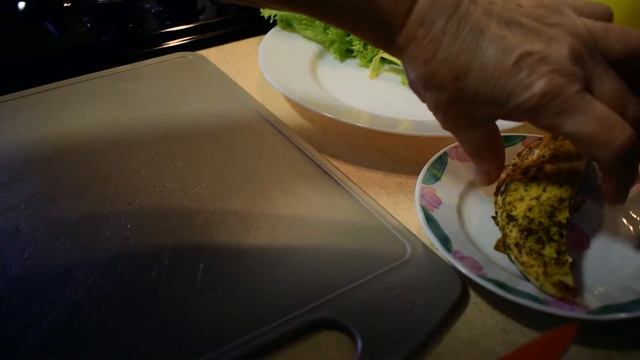 Салат из стеблей сельдерея, курицы с виноградом. Супер вкусный и полезный салат без майонеза. смотреть онлайн