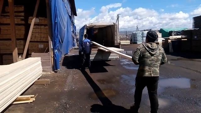 Как я строил дом (сухая строганная доска 48*200*6000 для лобовой доски и карнизных свесов) смотреть онлайн