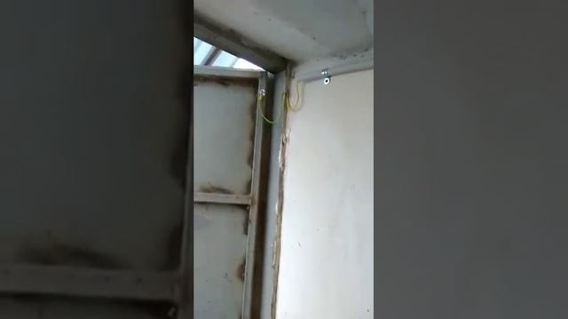 Евро проводка! как Электрики подключают новую проводку в подъездах смотреть онлайн