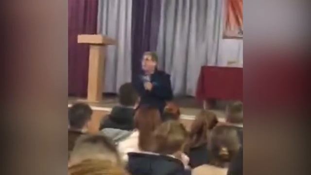 Михая Гимпу освистали студенты финансово-банковского колледжа смотреть онлайн