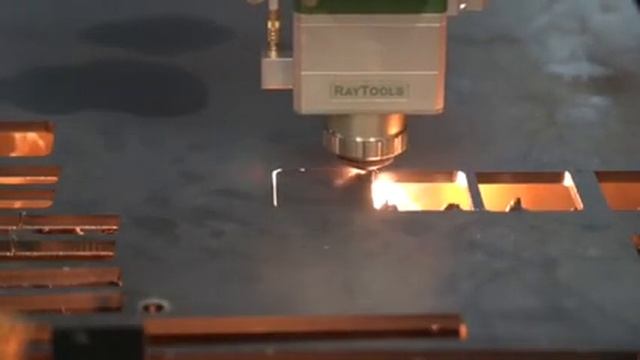 Лазерный станок по резке металла CNCStudio FLC-P 6015 смотреть онлайн