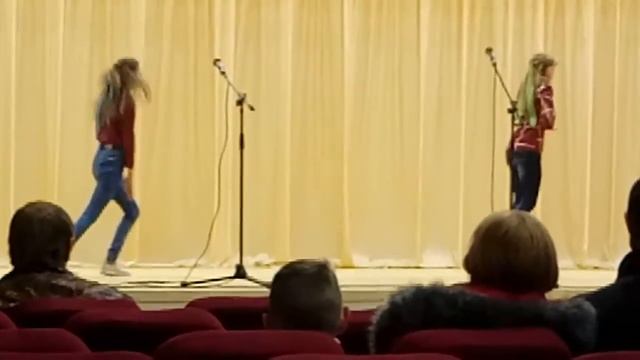 Танец в клубе от девочек смотреть онлайн