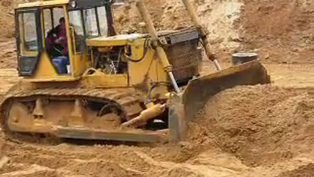 Стройтэк - работа бульдозера Б10М