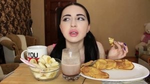 Грусть из окна / Оладьи ?/ Мукбанк / Айка Эмилли ❤️