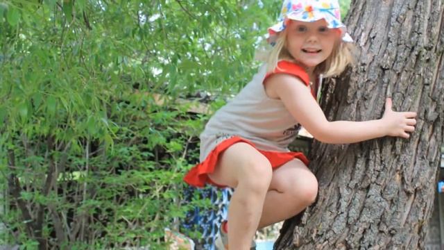 "Солнышки" (гр.4) на прогулке.mp4 смотреть онлайн