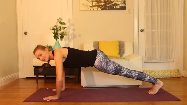 Correct Way to do Chaturanga (in just 60 Seconds) | Greatist Yoga Alignment Fix смотреть онлайн