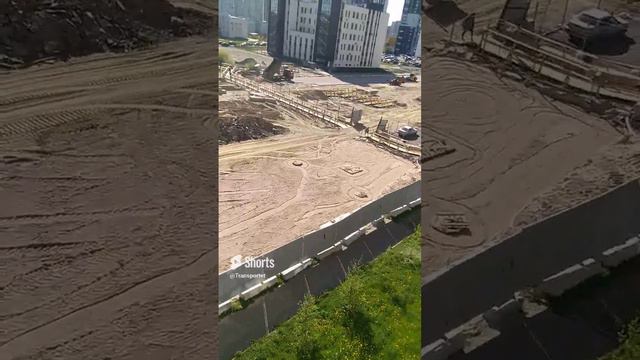 Трамбует песок вокруг люков #Shorts смотреть онлайн