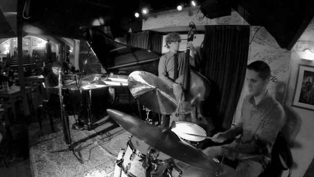 Nico Menci Trio live at Cantina Bentivoglio (Bologna) смотреть онлайн