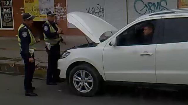 ГАИ незаконно смотрит под капотом смотреть онлайн