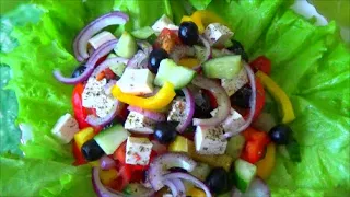 ГРЕЧЕСКИЙ САЛАТ ГОТОВИМ ДОМА ЛЕГКО И ПРОСТО ,НОВОГОДНИЙ САЛАТ . смотреть онлайн