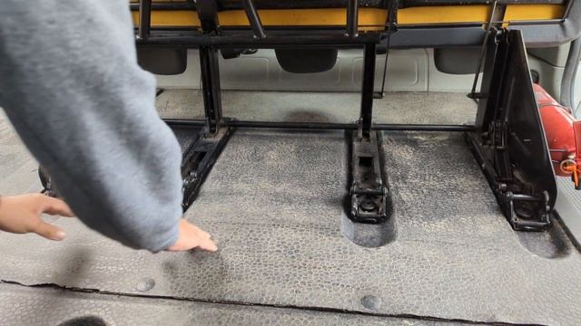 ☝️Cum se scoate bancheta la Renault Trafic. How to remove the middle row Renault Trafic minibus ? смотреть онлайн