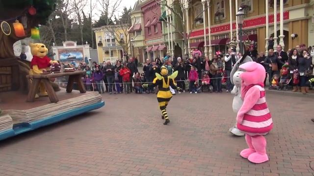 Парад в Диснейленде (The parade of Disney characters at Disneyland) смотреть онлайн