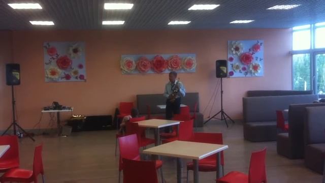 Игра саксофониста в PIZZAIOLI 19 июля 2017 смотреть онлайн