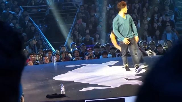 Red Bull Bc One 2013 world finals in seoul -- Neguin vs Lil Zoo смотреть онлайн