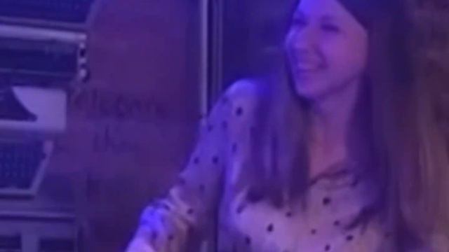 Упал микрофон во время концерта #смех #фейлы #смешныемоменты #fanny #fannymoments #laugh #fail смотреть онлайн