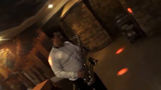 Выступление саксофониста в кафе "Тарон" Екатеринбург смотреть онлайн