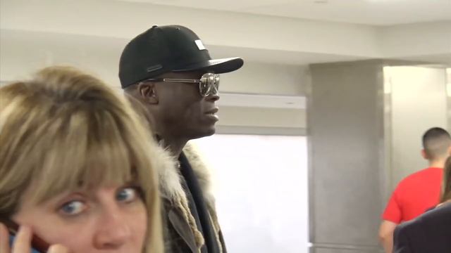 Seal Flies Solo On Holiday Vacation After Splitting With Girlfriend Erica Packer смотреть онлайн
