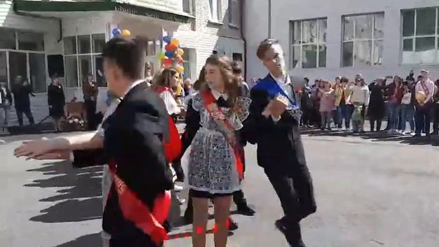 Последний звонок 2019! Вальс! 9 класс 48 школа Тюмень. смотреть онлайн