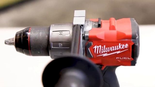 Milwaukee M18BPD-0 18V 60Nm RED Li-Ion Combi Hammer Drill смотреть онлайн