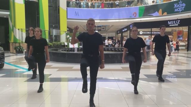 Флешмоб в честь дня рождения Майкла Джексона в Тюмени 29 августа смотреть онлайн
