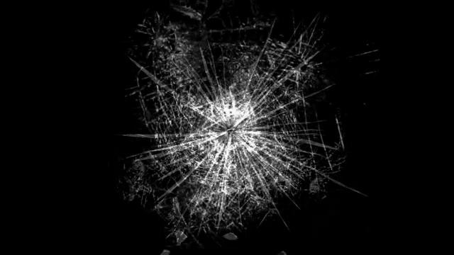 футаж- разбитое стекло от выстрела смотреть онлайн