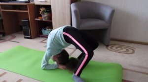 Мостик, перекат как научится ребенку. Bridge and roll as a child learns