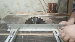 Изготовление доски из горбыля с помощью каретки самодельной получаестся ровный край