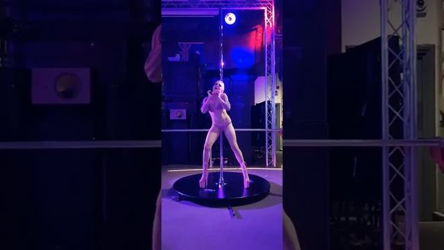 Rainbow Strip Realness смотреть онлайн