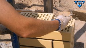 Заборы из профнастила с кирпичными столбами