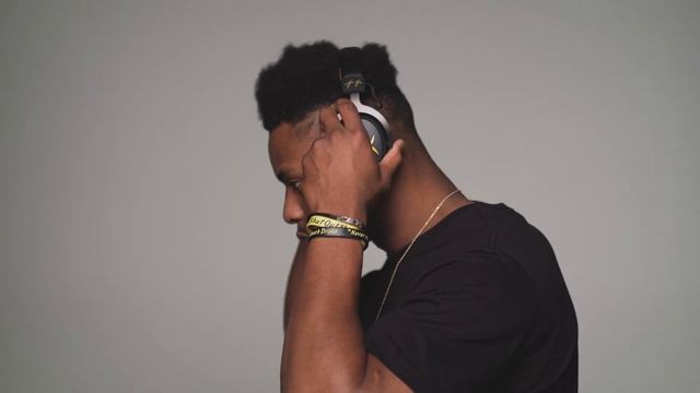 Showcasing: HyperX Cloud MIX - JuJu Smith-Schuster Edition смотреть онлайн