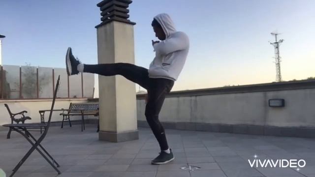 Movimentos Básicos de Capoeira com Professor Marimbondotrainer! E ara manter a forma смотреть онлайн