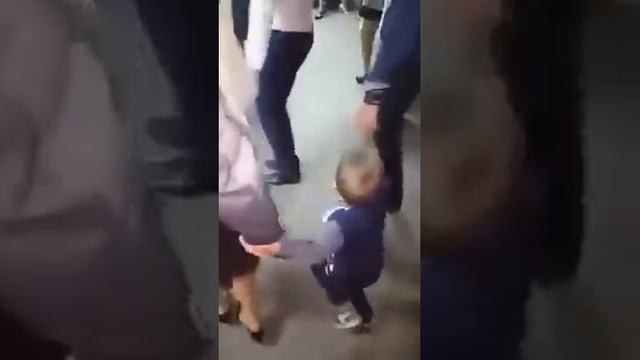 Dečak igra kolo FENOMENALNO!!!! смотреть онлайн
