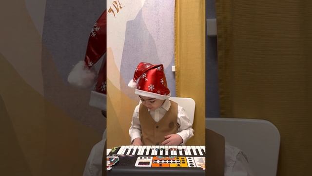 Дед мороз поет песню "Колонки JBL" #дедмороз #колонки #малыш смотреть онлайн