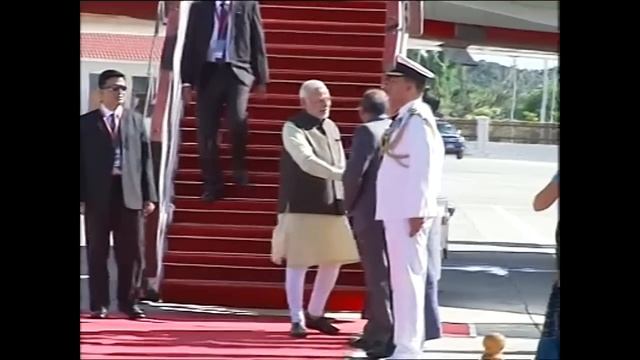 PM Modi arrives in Nay Pyi Taw, Myanmar смотреть онлайн