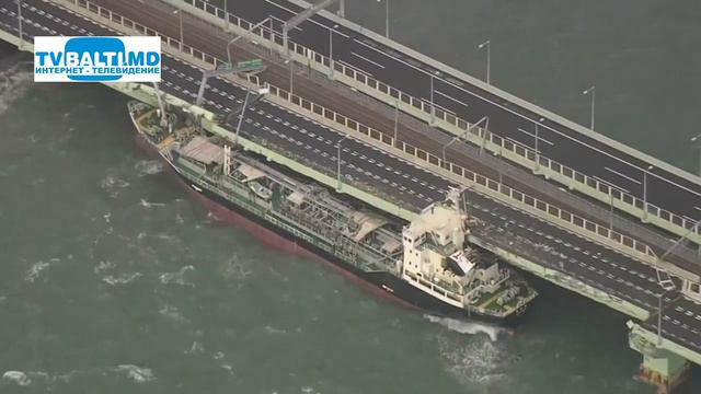 Тайфун Джеби в Японии скидывал авто с моста в море 05 09 18 смотреть онлайн