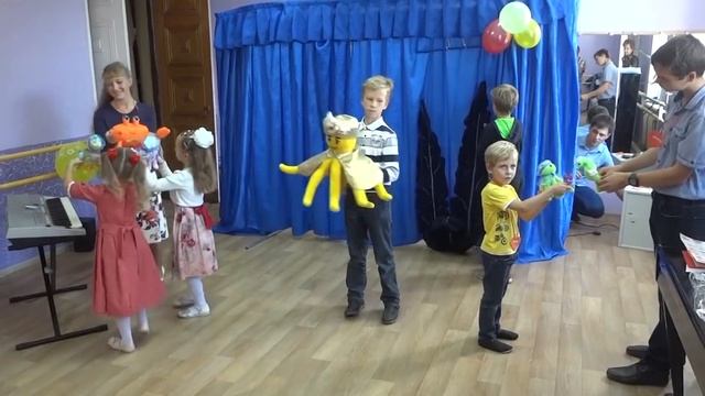 #01 Инсценировка песни ДЕНЬ ВСЕМОРСКИЙ ОСЬМИНОГА - дети смотреть онлайн