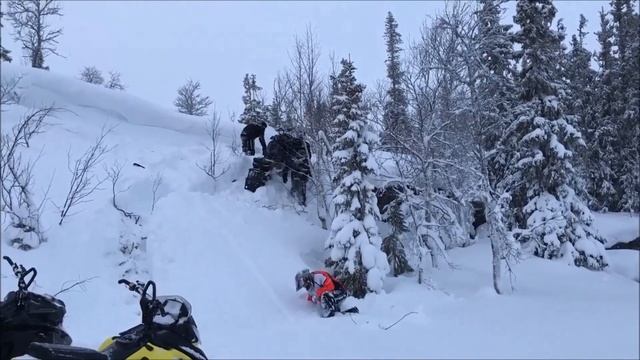 Застрял снегоход на горе.Polaris. смотреть онлайн