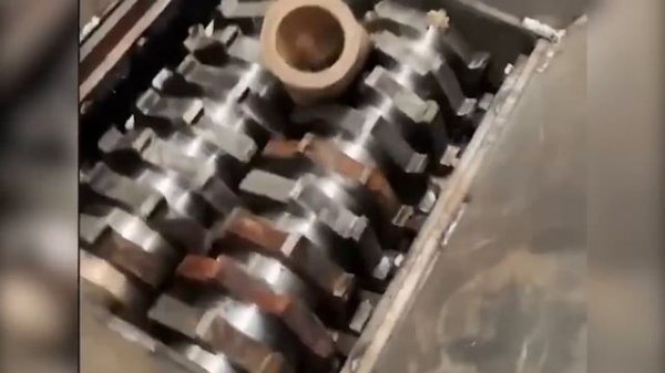 The destruction crusher can crush everything quickly and easily, the most powerful modern shredder.