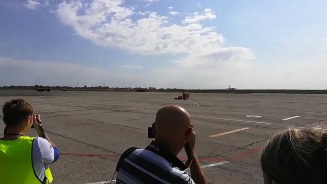 Первый самолет садится на обновленную полосу ульяновского аэропорта смотреть онлайн