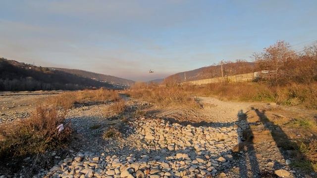 Спасательный вертолёт 🚁 на заборе воды при тушении пожара в Сочинском Заповеднике декабрь 2020 смотреть онлайн