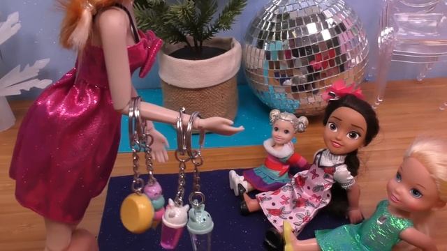 2023 Happy New Year! Elsa & Anna toddlers - Barbie - gifts - games - countdown смотреть онлайн