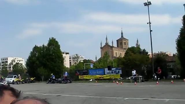 Кружение и дым квадроциклов смотреть онлайн