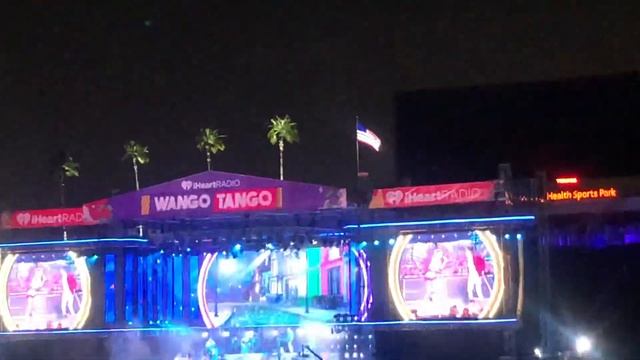Taylor Swift Performing ME! At Wango Tango 2019 смотреть онлайн