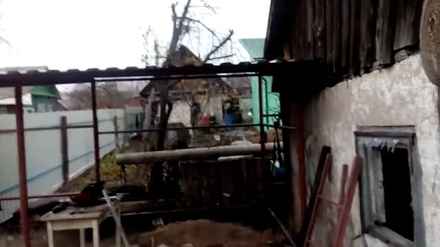 залил столбы на забор ,начал варить каркас под забор!